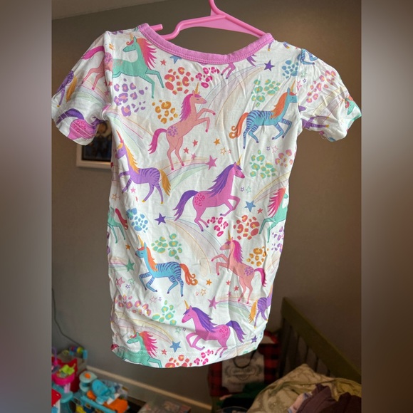 Little Sleepies Unicorn Magic Short Sleeve & Short Pajama Set Size 18-24M GUC - Picture 4 of 8